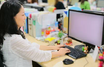 情報収集のため、各メーカー様とメールでやりとりをします。